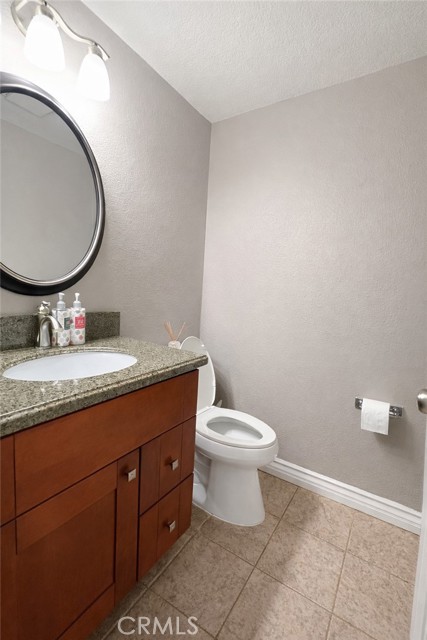 Detail Gallery Image 7 of 13 For 1025 Creekside Dr, Fullerton,  CA 92833 - 2 Beds | 2/1 Baths