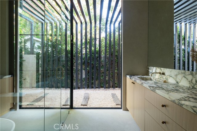 Detail Gallery Image 29 of 36 For 23340 Collins, Woodland Hills,  CA 91367 - 4 Beds | 4/1 Baths