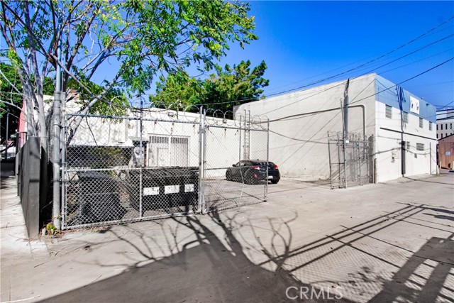 14526 Erwin Street, Van Nuys (los Angeles), California 91411, ,Commercial Sale,For Sale,14526 Erwin Street,CRSR24035256