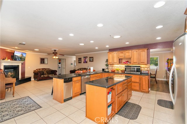 12848 Autumn Leaves Avenue, Victorville CA: https://media.crmls.org/medias/d9f70b27-07ed-4732-a414-633a6918d57a.jpg