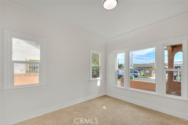 547 W 106th Street, Los Angeles CA: https://media.crmls.org/medias/d9f7153d-3356-48a7-9249-06d700b13dcd.jpg
