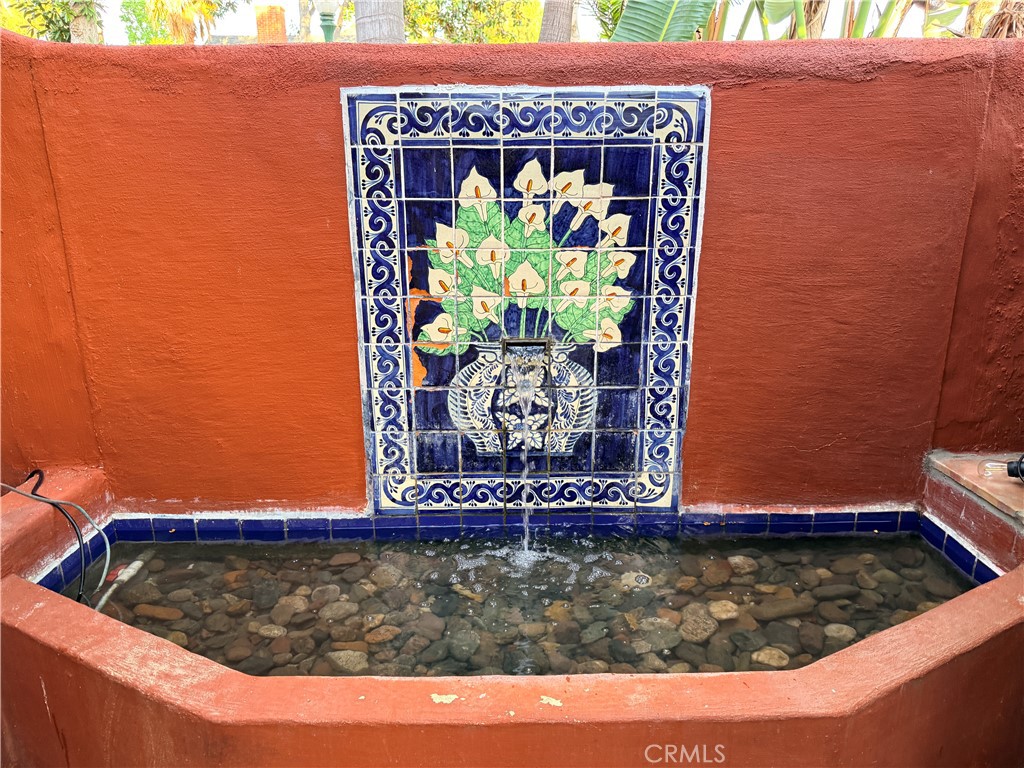 https://media.crmls.org/medias/d9f738dd-fd1f-4d4b-8f23-d7bfdc7086ff.jpg?preset=X-Large