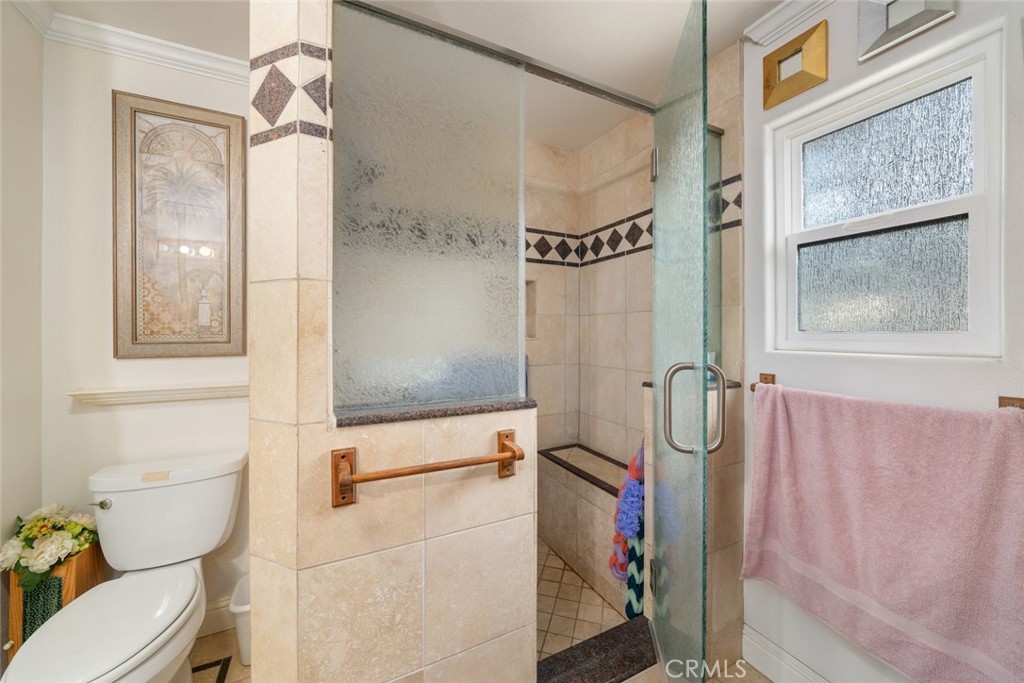 https://media.crmls.org/medias/d9f77ae5-d776-4e4d-90fa-3598f26c5b35.jpg?preset=X-Large