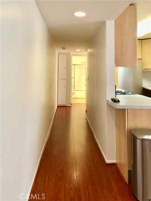 Detail Gallery Image 13 of 20 For 2121 Beloit Ave #205,  Los Angeles,  CA 90025 - 2 Beds | 2 Baths