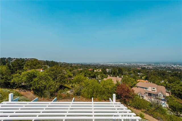 580 S Londerry Ln, Anaheim Hills CA: https://media.crmls.org/medias/d9f89cf5-b28a-4b2a-a513-3fae18a7d18c.jpg
