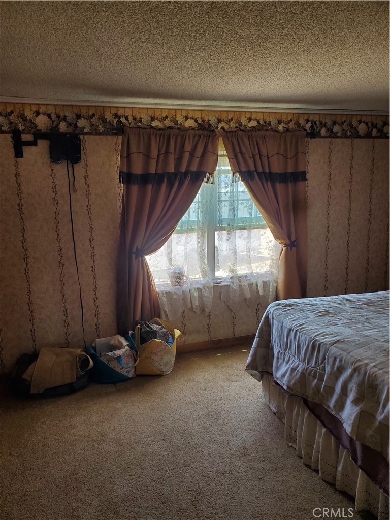 https://media.crmls.org/medias/d9f966b5-8134-47f8-8ec0-7da6747bf60f.jpg?preset=X-Large