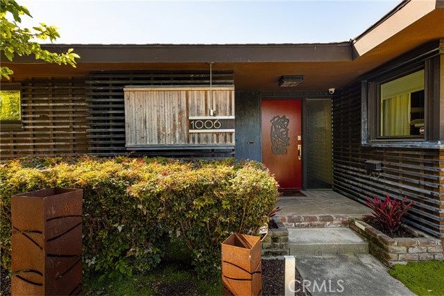 1006 W Pioneer Drive, Anaheim CA: https://media.crmls.org/medias/d9f98de7-fc56-4b62-8f54-474572eeccb6.jpg
