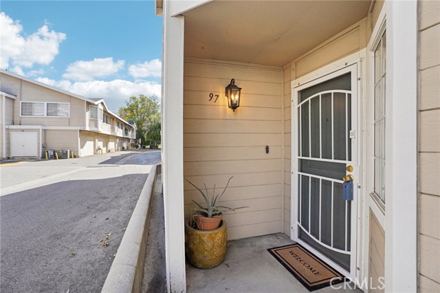 Detail Gallery Image 4 of 45 For 11300 Foothill Blvd #97,  Sylmar,  CA 91342 - 3 Beds | 2/1 Baths