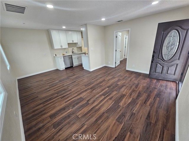 10558 Langmuir Avenue, Sunland CA: https://media.crmls.org/medias/d9fa1723-356f-4208-a35b-0ad083bf2d68.jpg