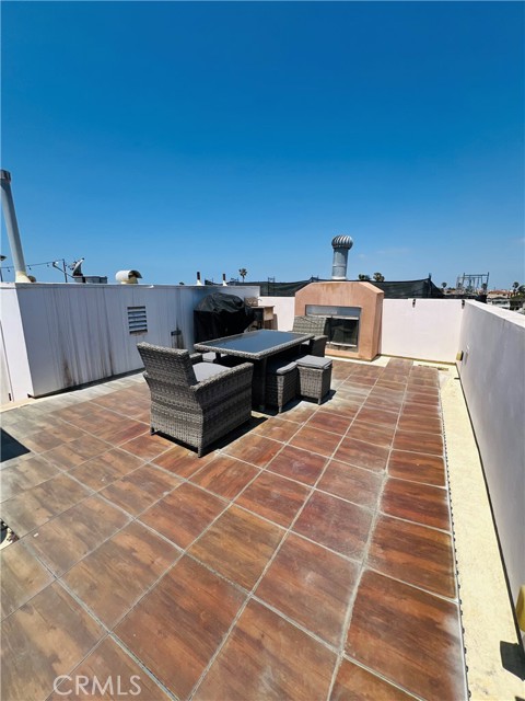 Detail Gallery Image 13 of 19 For 16754 Pacific Coast Hwy #B,  Sunset Beach,  CA 90742 - 3 Beds | 3 Baths