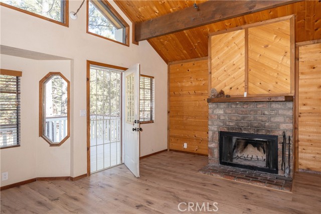 Detail Gallery Image 4 of 28 For 110 Pine View Dr, Big Bear City,  CA 92314 - 2 Beds | 1 Baths
