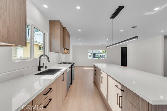 11240 Lull Street, Sun Valley CA: https://media.crmls.org/medias/d9fb6425-a499-4416-8e10-a8d5e35a7e71.jpg