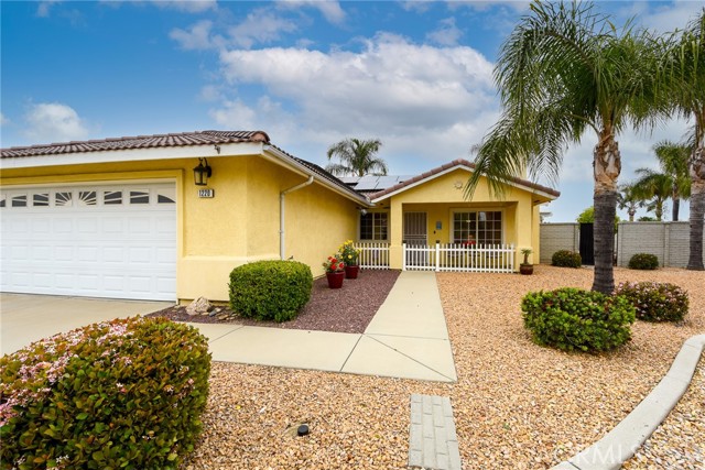 Detail Gallery Image 4 of 38 For 1220 Auburn St, Hemet,  CA 92545 - 3 Beds | 2 Baths