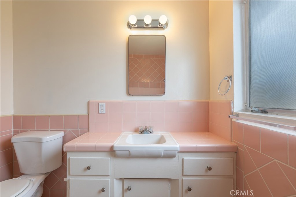 https://media.crmls.org/medias/d9fbe922-6240-4df4-a3d8-192e295d9872.jpg?preset=X-Large