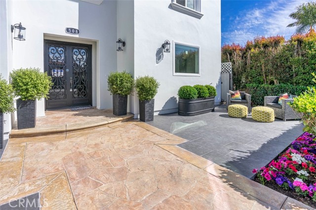 Detail Gallery Image 4 of 74 For 508 Westminster Ave, Newport Beach,  CA 92663 - 5 Beds | 5/1 Baths
