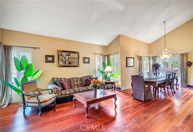 Detail Gallery Image 4 of 21 For 7354 Woodvale Ct, West Hills,  CA 91307 - 4 Beds | 3 Baths