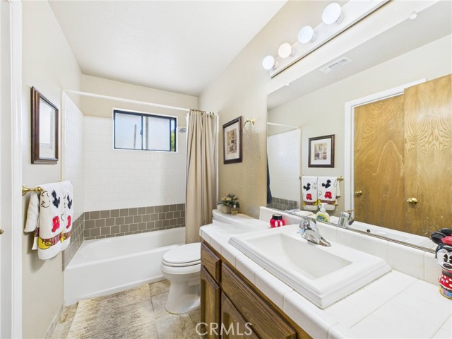 40170 Hillsborough Loop, Oakhurst CA: https://media.crmls.org/medias/d9fc85ee-f67f-4045-aca5-b8b302a29846.jpg