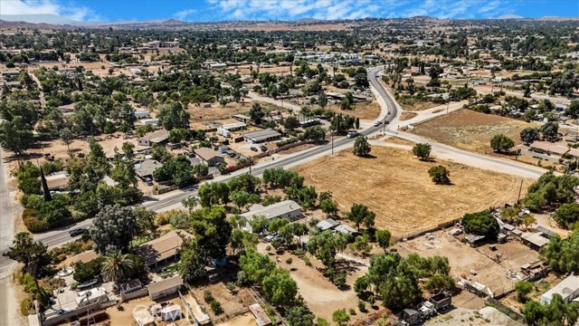 Detail Gallery Image 13 of 39 For 20220 Old Elsinore Rd, Perris,  CA 92570 - 4 Beds | 2 Baths