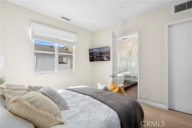 Detail Gallery Image 18 of 26 For 508 1/2 Acacia, Corona Del Mar,  CA 92625 - 2 Beds | 2/1 Baths
