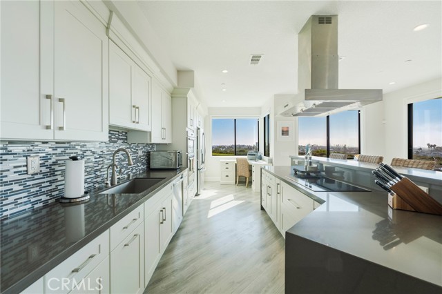 Detail Gallery Image 9 of 59 For 230 Lille Lane #113,  Newport Beach,  CA 92663 - 3 Beds | 3 Baths