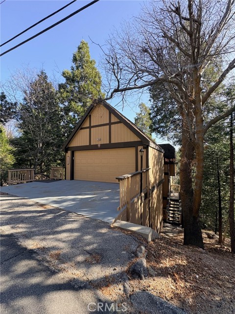 Detail Gallery Image 3 of 4 For 27403 Alpen Dr, Lake Arrowhead,  CA 92352 - 4 Beds | 3 Baths