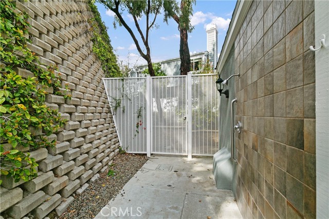 212 Santa Rosa Court, Laguna Beach CA: https://media.crmls.org/medias/d9ff950e-5528-4c47-ad96-8e5250b87ffd.jpg