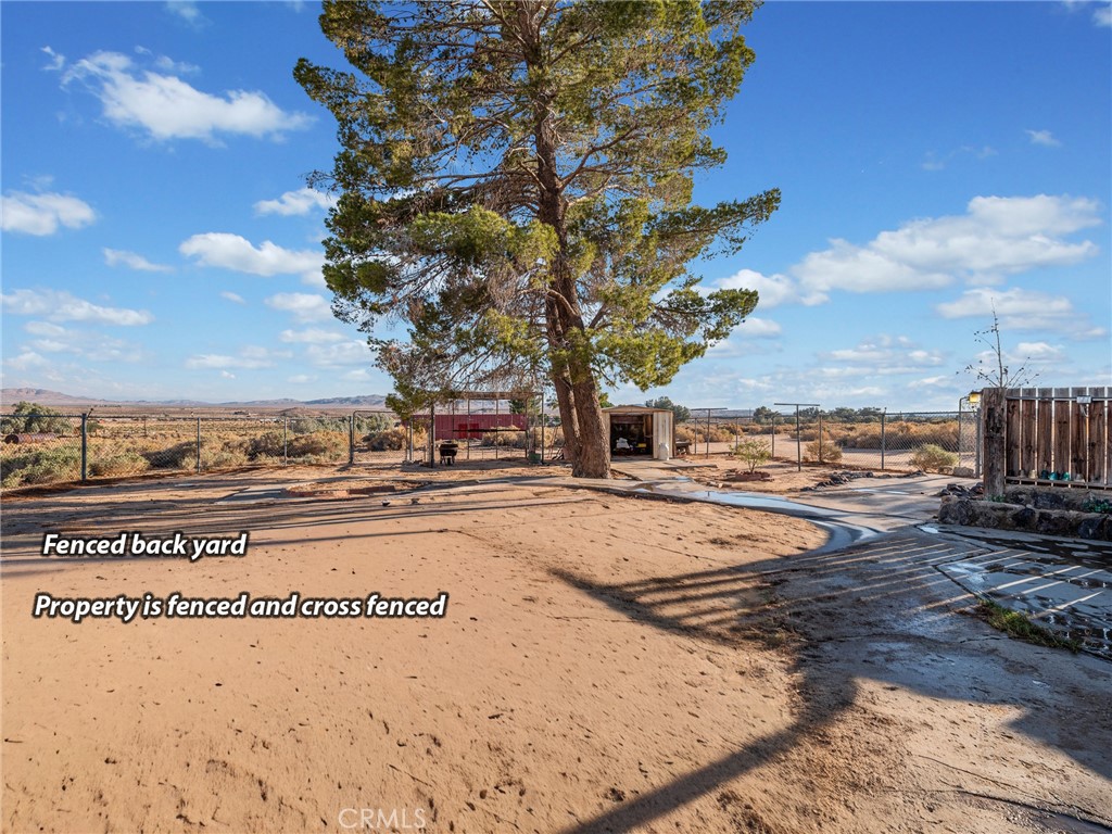 https://media.crmls.org/medias/d9ff9f82-c74d-47ef-b061-c3330e20797e.jpg?preset=X-Large