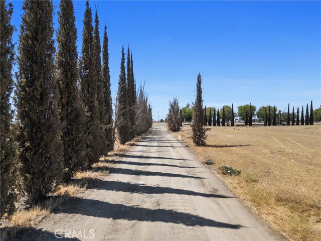 1320 E Lerdo, Shafter CA: https://media.crmls.org/medias/da003082-0626-4da5-9715-2540c6b0c4c2.jpg