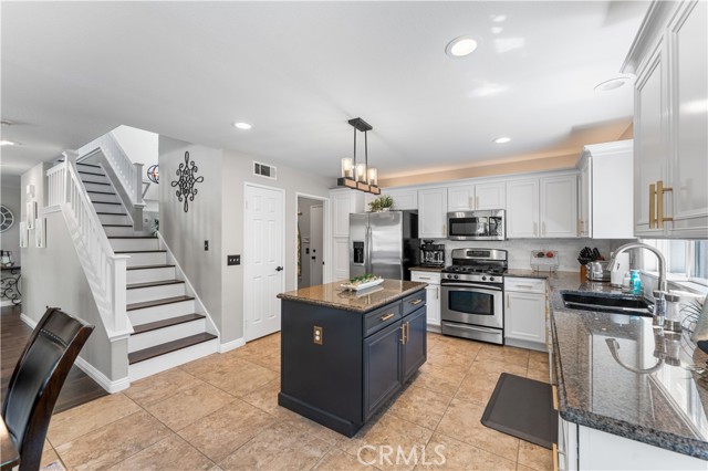 Detail Gallery Image 31 of 75 For 41011 via Tranqilo, Palmdale,  CA 93551 - 3 Beds | 3 Baths