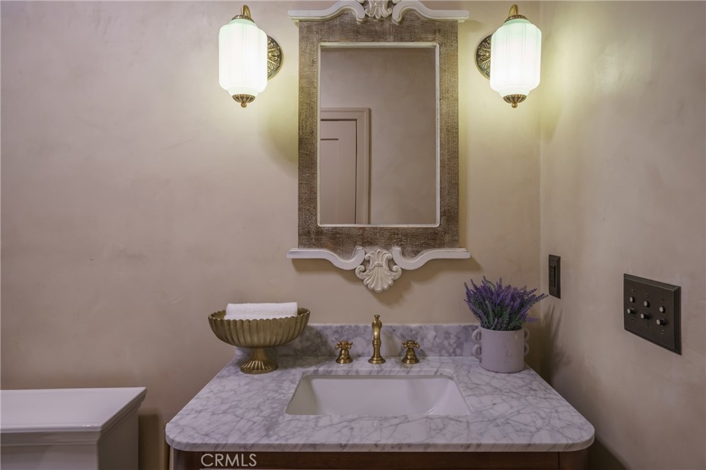 https://media.crmls.org/medias/da02ddca-39ce-4a80-8aea-432ea96e891f.jpg?preset=X-Large