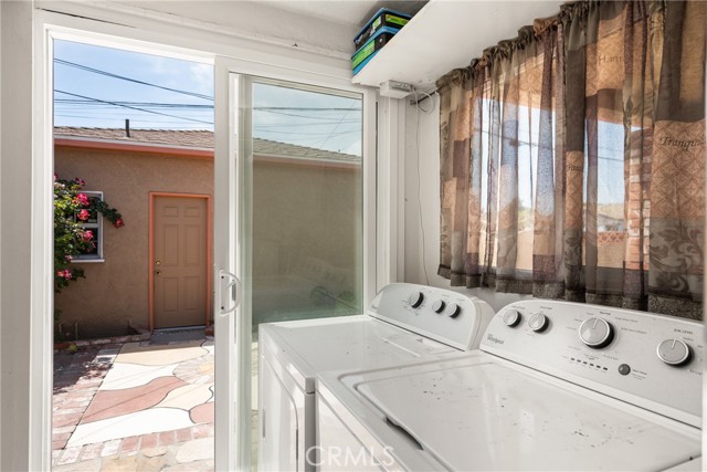 2775 Wetherly Avenue, Long Beach CA: https://media.crmls.org/medias/da032015-b9e0-4cb8-b71f-9abd8a7fe403.jpg