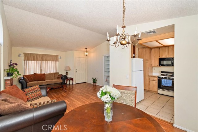 Detail Gallery Image 8 of 23 For 13696 Gemini St, Victorville,  CA 92392 - 2 Beds | 2 Baths