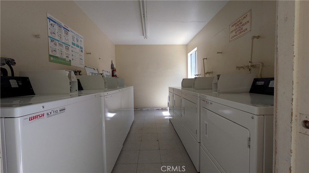 https://media.crmls.org/medias/da057b2a-2ebe-4df6-8efd-5c4052c89248.jpg?preset=X-Large