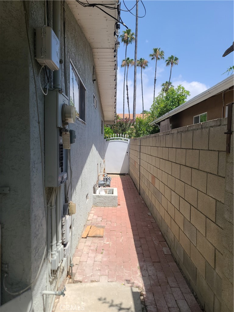 https://media.crmls.org/medias/da06521e-5326-4ca2-8dfb-d2a577d93f22.jpg?preset=X-Large