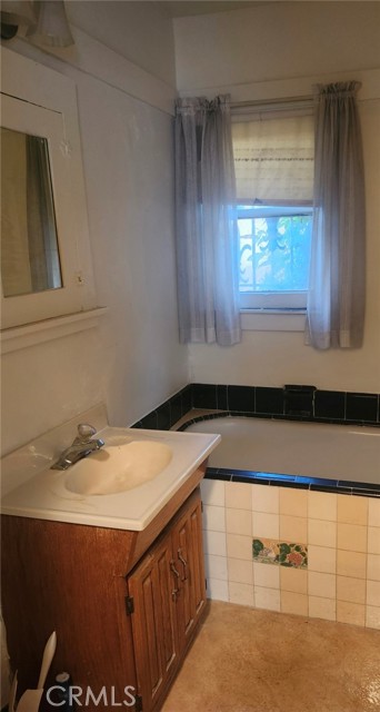 437 W 81st Street, Los Angeles CA: https://media.crmls.org/medias/da06cc5e-eb99-47c0-9617-5bd3b116f5b5.jpg