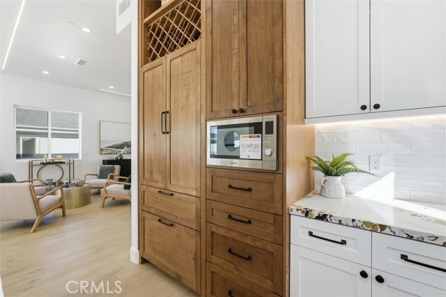 Detail Gallery Image 15 of 45 For 617 N Irena Ave #B,  Redondo Beach,  CA 90277 - 4 Beds | 3/1 Baths