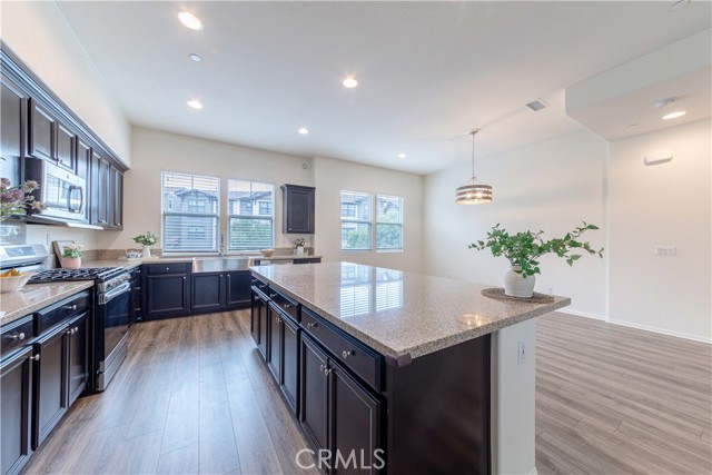 12438 Amesbury Circle, Whittier CA: https://media.crmls.org/medias/da07de6e-ede9-4f0a-9237-84fa98c5e910.jpg