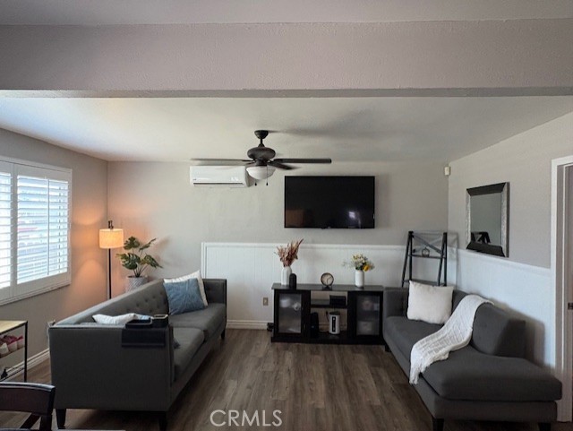 https://media.crmls.org/medias/da08baf5-b159-4205-85b6-4a1913b57fc5.jpg?preset=X-Large