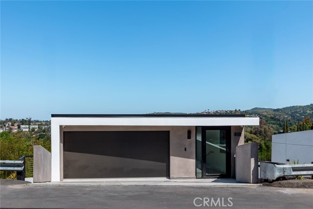 Detail Gallery Image 1 of 58 For 5134 Medina Rd, Woodland Hills,  CA 91364 - 5 Beds | 5/1 Baths