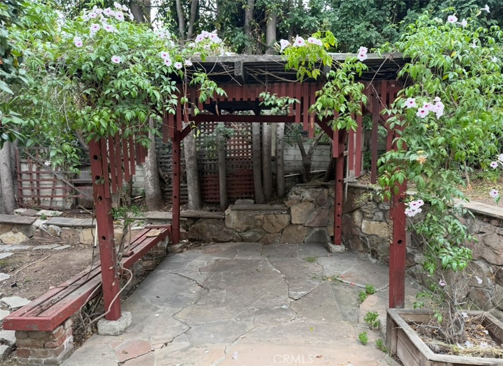 https://media.crmls.org/medias/da096ea8-7879-4674-bbb2-eed6fea7d146.jpg?preset=X-Large
