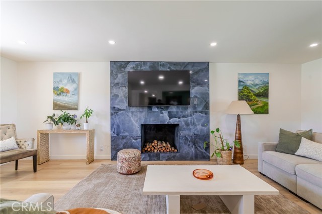 Detail Gallery Image 5 of 51 For 19707 Green Mountain Dr, Newhall,  CA 91321 - 4 Beds | 3 Baths