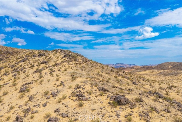 67859 Valle Vista Road, 29 Palms CA: https://media.crmls.org/medias/da0add6c-069f-430c-82f0-0d1df3e2f5c9.jpg
