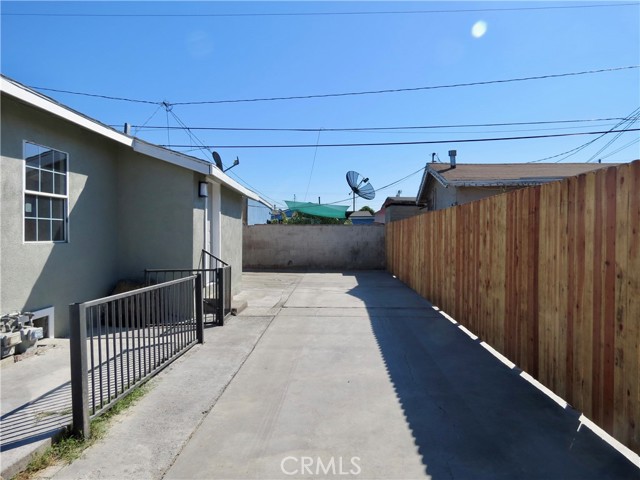 Detail Gallery Image 4 of 40 For 1270 S Indiana, East Los Angeles,  CA 90023 - 2 Beds | 1 Baths