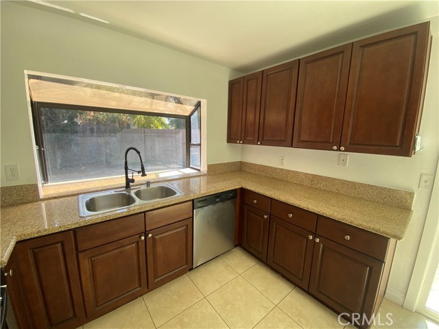 Detail Gallery Image 9 of 18 For 13930 Olive Grove Ln, Sylmar,  CA 91342 - 2 Beds | 2 Baths