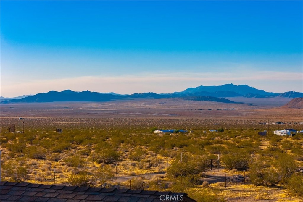 https://media.crmls.org/medias/da0c53fb-9a72-4c07-a860-31cc0f468f7d.jpg?preset=X-Large