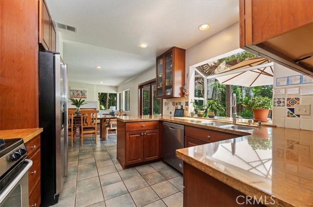 11928 Vista De Cerros Drive, Moreno Valley CA: https://media.crmls.org/medias/da0cb74c-0be4-4c10-bcc6-c9a56de03d84.jpg