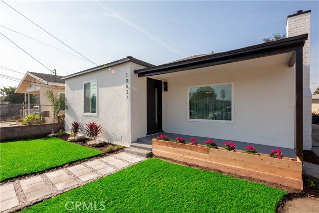Detail Gallery Image 1 of 1 For 10837 Dalerose Ave, Inglewood,  CA 90304 - 3 Beds | 2 Baths
