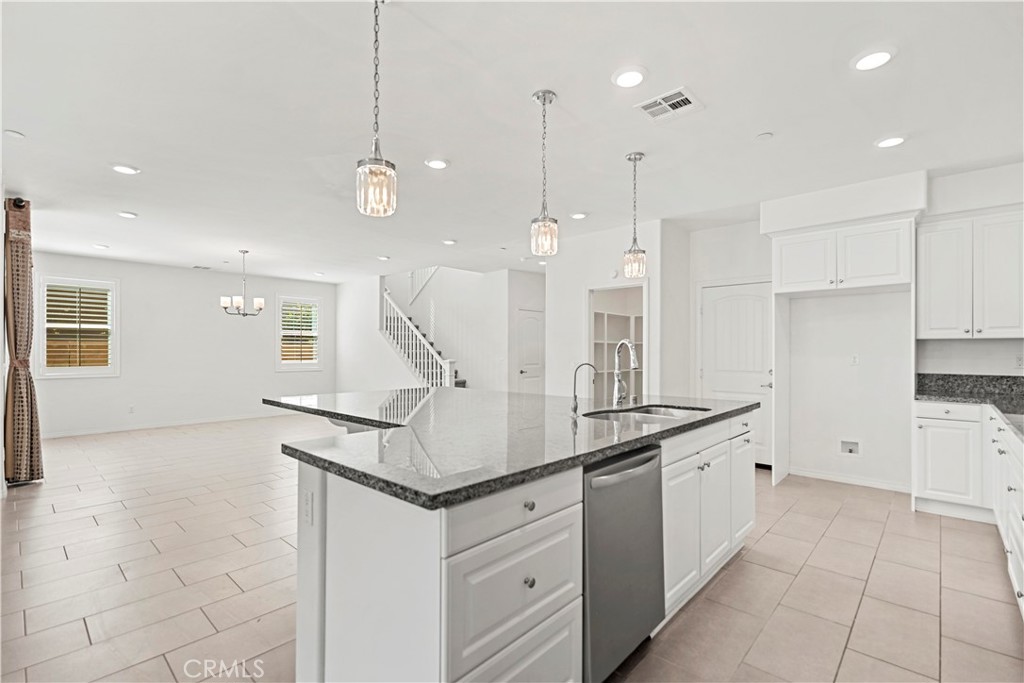 MLS #WS25243385 image #16