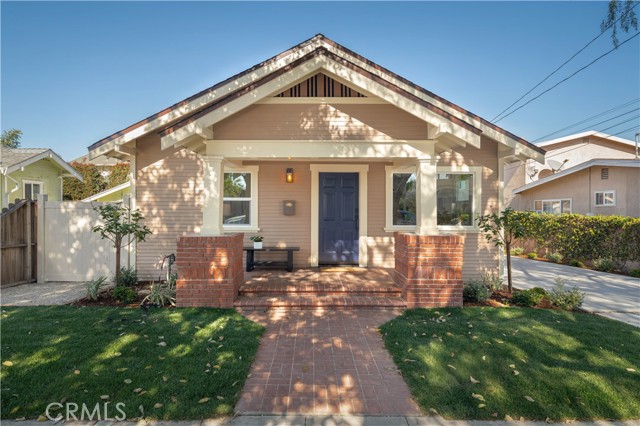 Detail Gallery Image 2 of 27 For 4245 E 6th, Long Beach,  CA 90814 - 2 Beds | 1 Baths