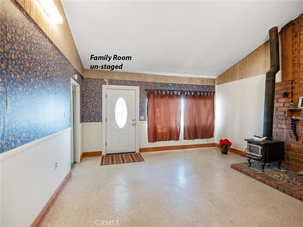 https://media.crmls.org/medias/da102815-f8de-4294-841d-9e5a5073814c.jpg?preset=X-Large